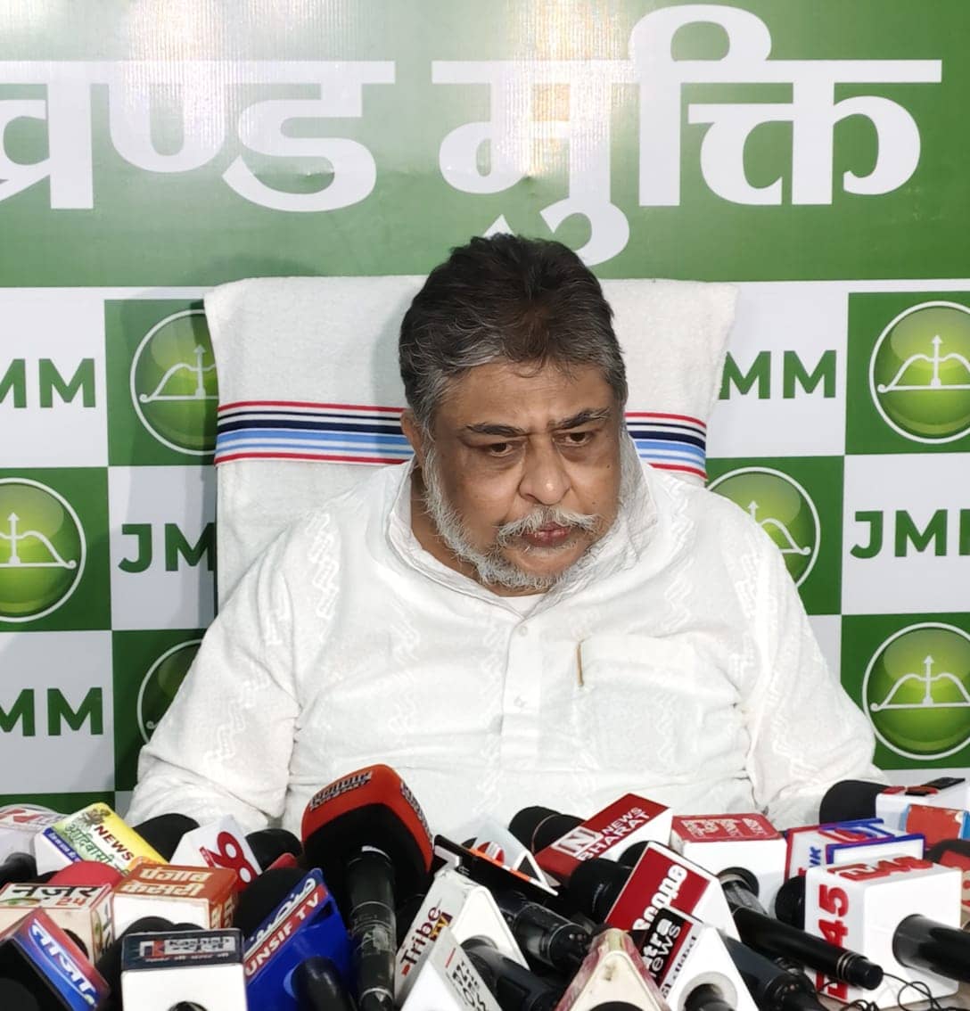 शपथ ग्रहण में झारखंड का हुआ उपहास,एक भी माटी के बेटे को नहीं किया गया मंत्रिमंडल में शामिल:JMM  