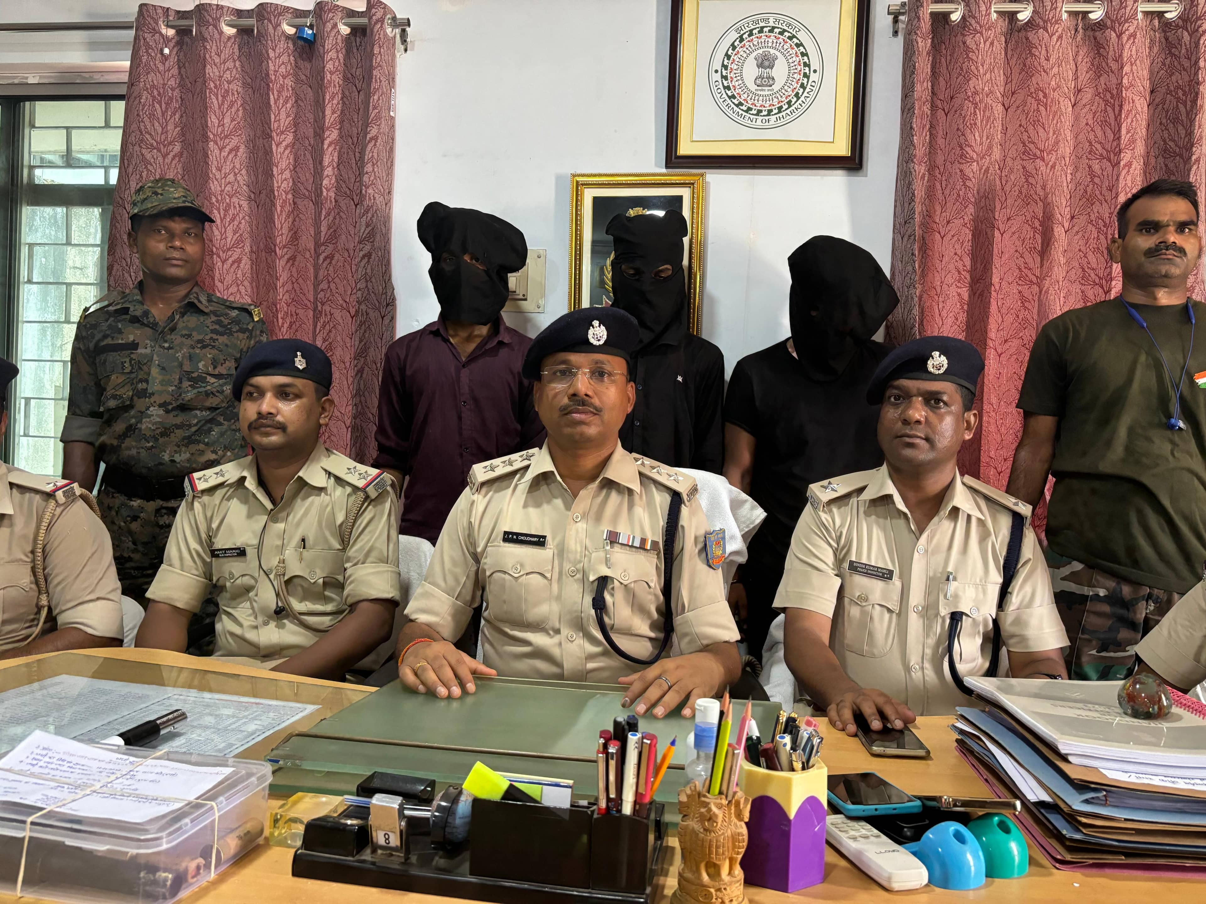 गोड्डा : लूट को अंजाम देने निकले थे तीन युवक, बीच रास्ते में पुलिस ने किया गिरफ्तार, जानिए क्या है पूरा मामला
