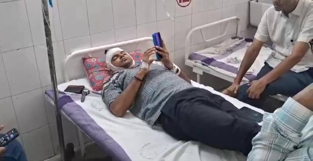 बक्सर में दिखी बालू माफियाओं की गुड़ागर्दी! छापेमारी करने गये खनन पदाधिकारी पर किया जानलेवा हमला, हालत गंभीर 