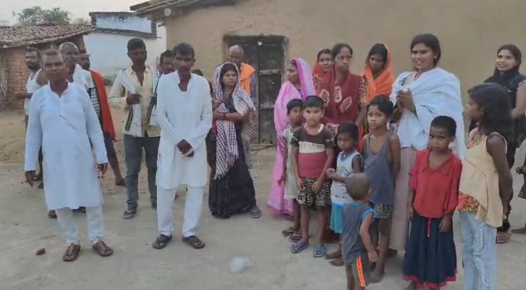 गढ़वा: नहीं बदल रही झारखंड के इस गांव की तस्वीर, फ्लोराइएड युक्त पानी पीने को विवश हैं ग्रामीण