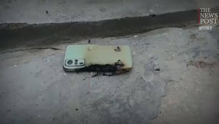 कॉल आते ही पॉकेट में रखा मोबाइल हुआ ब्लास्ट, देखिए वीडियो