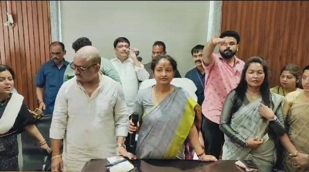 कल्पना सोरेन के गढ़वा पहुंचते ही हुआ जोरदार स्वागत, पढें सीता सोरेन पर क्या कहा