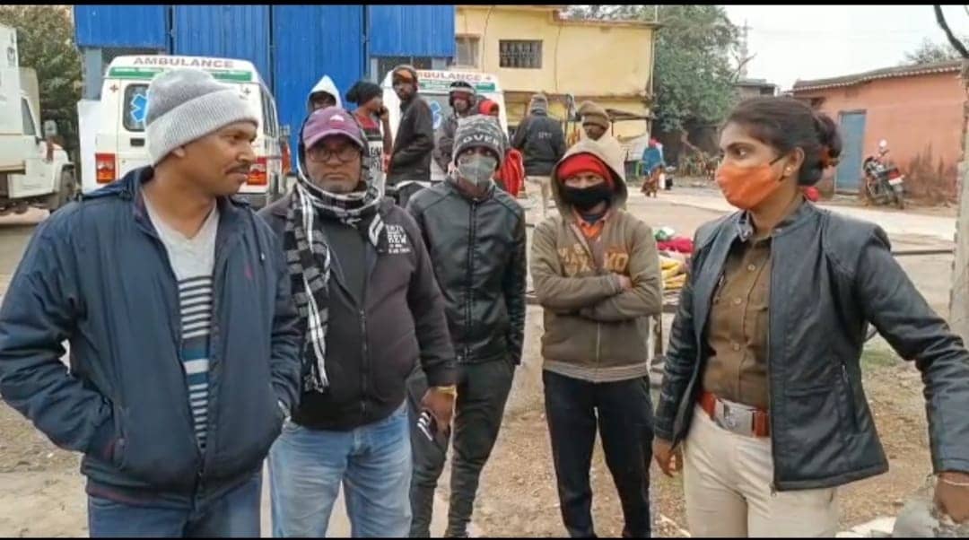 मानसिक तनाव से जूझ रहा वेटर, फिर किया ऐसा कि परिवार की आंखों में आंसू ही आंसू