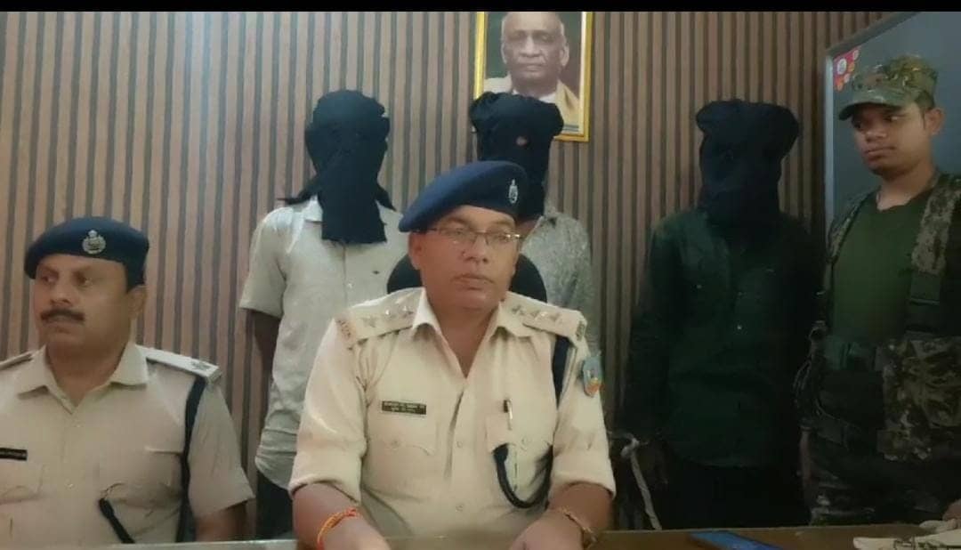 नशे के खिलाफ गुमला पुलिस की बड़ी कार्रवाई! ब्राउन शुगर के साथ तीन तस्कर को किया गिरफ्तार