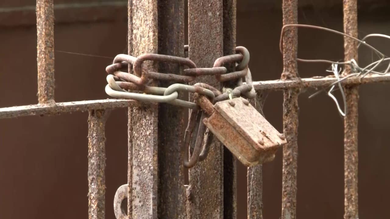 दस सालों से धनबाद कांग्रेस कार्यालय में लटका है ताला, जानिए किसके हाथ में कुंजी