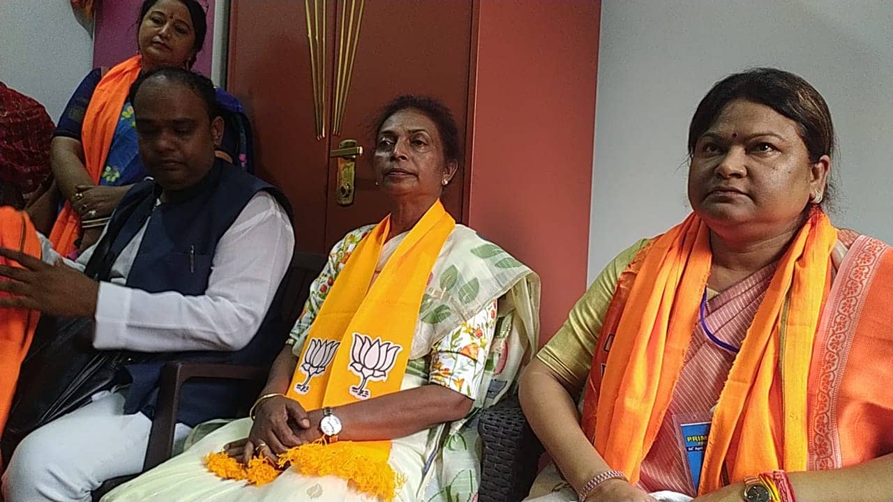 हाल दुमका में भाजपा का: कभी लगता था भाभी - दीदी जिंदाबाद के नारे, अब भाभी ने नाराज किया देवरों को