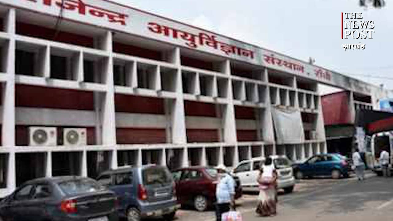 रिम्स में जूनियर डॉक्टरों ने किया ओपीडी का बहिष्कार, परेशान रहे मरीज