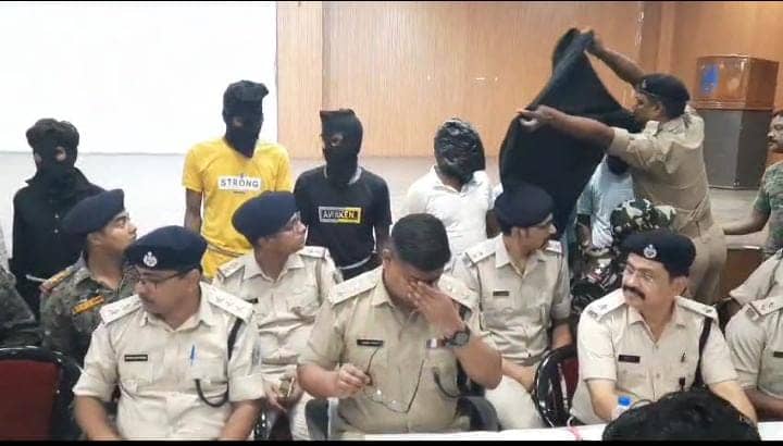 Crime News Saraikela: पुलिस ने विवेक सिंह हत्याकांड का किया खुलासा, मामले में 9 आरोपी गिरफ्तार, कई सामान भी बरामद