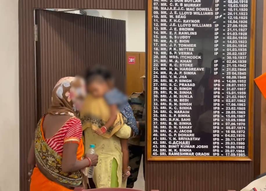 मां- बाप और दादी ने की गलती,जेल पहुंच गई दो साल की मासूम,देखिए वीडियो