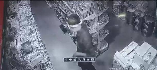 लौहनगरी में बढ़ा चोरों का आतंक! दुकान का छत तोड़कर की चोरी, वारदात सीसीटीवी में कैद  