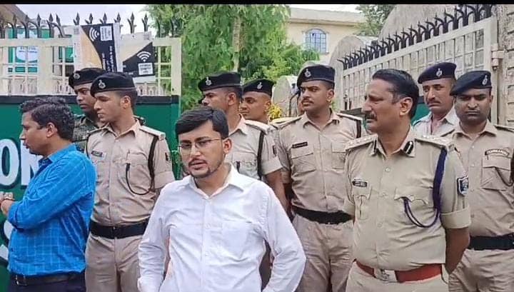 मुज़फ्फरपुर में BPSC द्वारा ली जा रही हेडमास्टर पात्रता परीक्षा प्रश्नपत्र लीक! परीक्षार्थियों ने जमकर किया हंगामा 