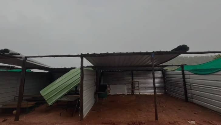 गढ़वा: बूढ़ा पहाड़ पर लगा सीआरपीएफ कैंप आंधी तूफान में क्षतिग्रस्त, कोई हताहत नहीं