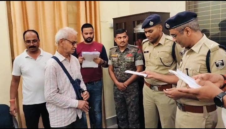 ऑपरेशन मुस्कान के तहत लौट रही है लोगों की खुशियां! भागलपुर पुलिस ने 409 मोबाइल धारकों को सौंपा