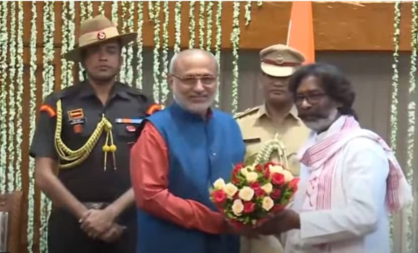 13वें मुख्यमंत्री के रूप में हेमंत सोरेन ने ली शपथ, तीसरी बार बनें सीएम