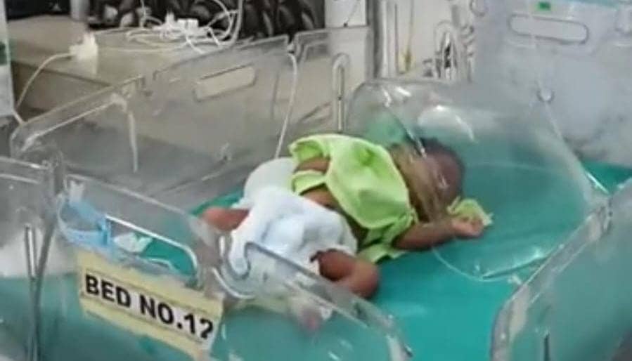 घोर कलयुग! नवजात बच्ची को सदर अस्पताल में छोड़कर फरार हुए निर्दयी मां बाप, परिजनों से संपर्क करने में जुटी पुलिस