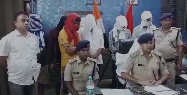 बक्सर पुलिस की बड़ी कार्रवाई : कुख्यात अपराधी गुड्डू राय को किया गिरफ्तार, 2 देसी पिस्टल, 4 मैगजीन और 30 जिंदा कारतूस बरामद