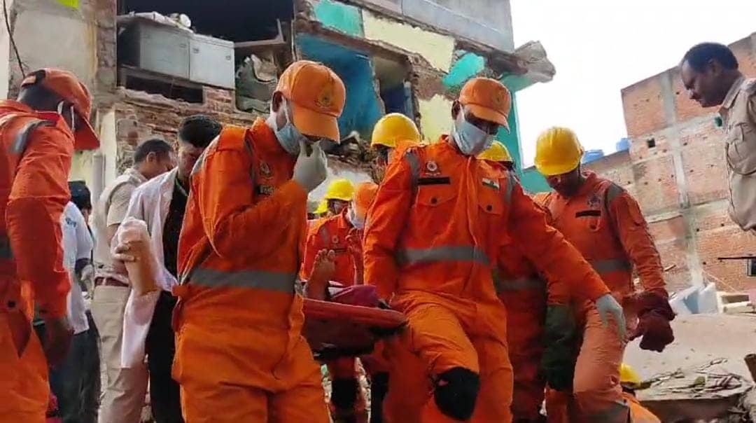 BREAKING : देवघर में भवन गिरने से दबे 7 में से तीन की मौत,आधिकारिक पुष्टि नही,मरने वाले में पति पत्नी शामिल