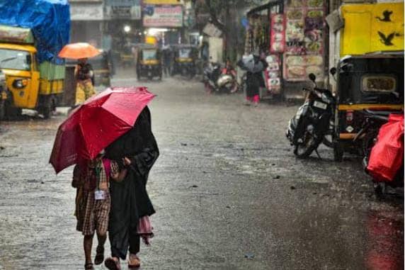 Weather Forecast: बेरुखी के बाद एक बार फिर से मेहरबान हुआ मानसून ! झारखंड के इन जिलों में अगले 3 दिनों तक झमाझम बारिश की संभावना