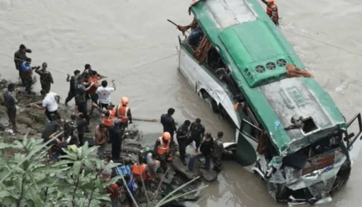 BIG NEWS : नेपाल में भारी बारिश ने मचाई तबाही, भूस्खलन से दो बसें नदी में बहीं, 63 यात्री लापता, काठमांडू से कई उड़ानें भी रद्द