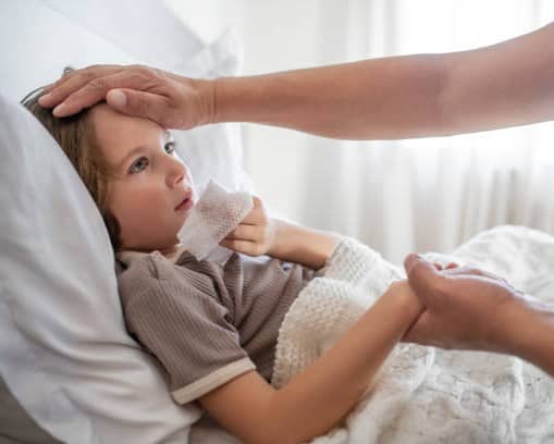 कहीं स्ट्रीट फूड न बिगाड़ दें आपके बच्चों की सेहत, मानसून में रखें  इस बात का खास ख्याल   