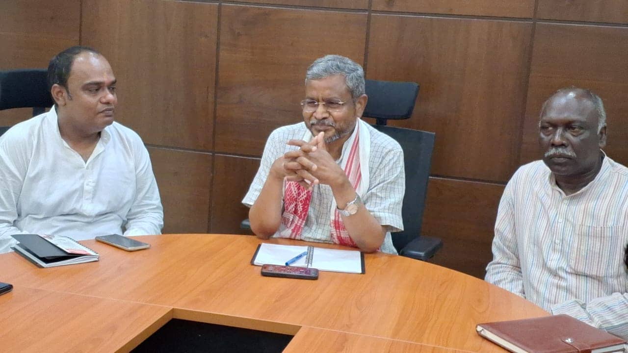 संथाल परगाना प्रमंडल में आदिवासियों की घटती जनसंख्या पर अक्रोशित हुए बाबूलाल मरांडी,सीएम हेमंत सोरेन से कर डाले कई सवाल