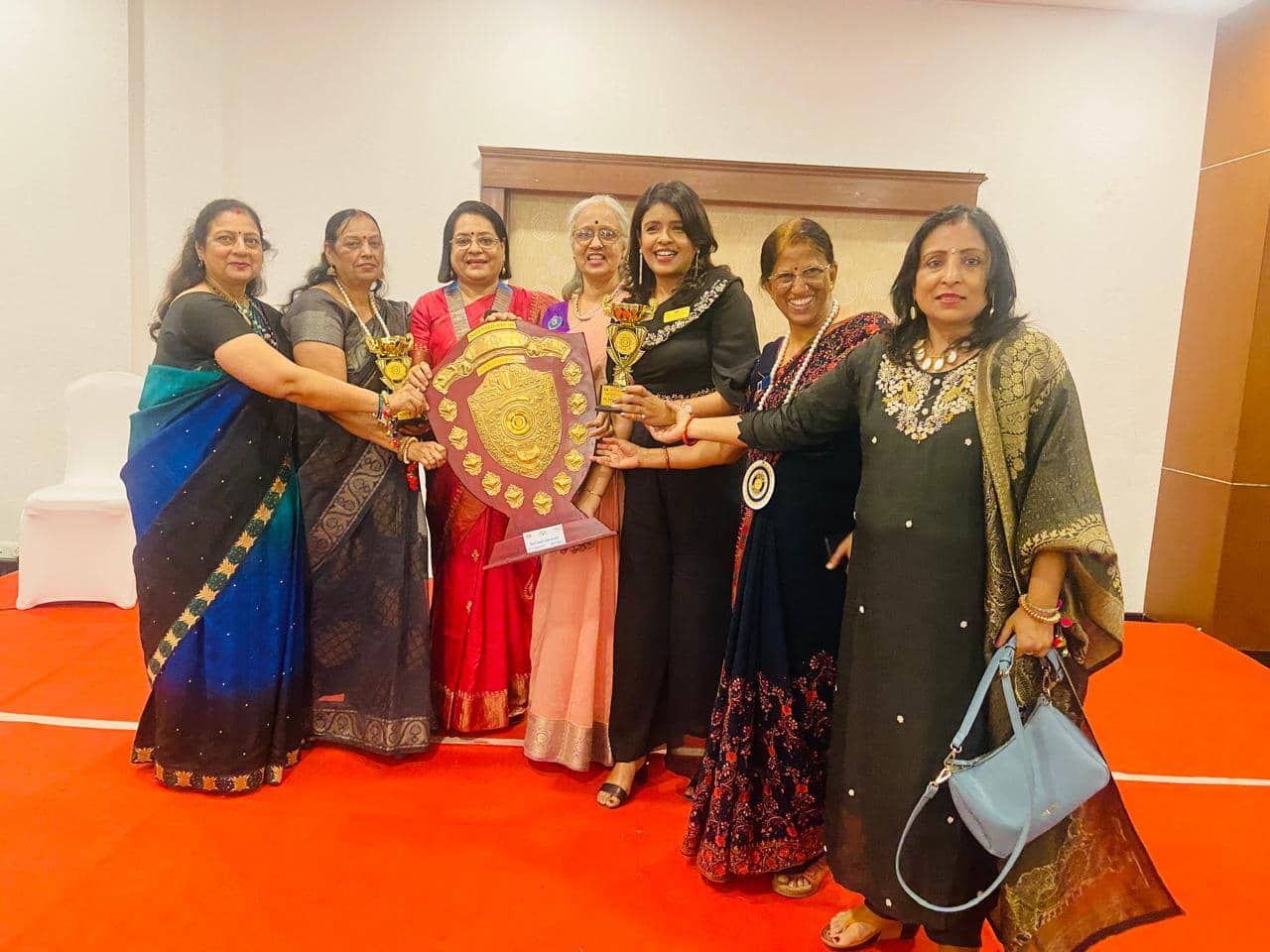 जमशेदपुर में आयोजित इनर व्हील की 39वीं वार्षिक पुरस्कार समारोह में देवघर का रहा जलवा,बेस्ट प्रेसिडेंट सहित कई पुरस्कार जीता