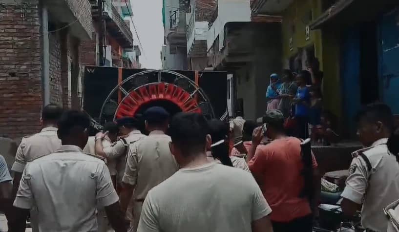 मोहर्रम को लेकर DJसंचालकों पर की जा रही कार्रवाई, पिकअप वाहन जब्त