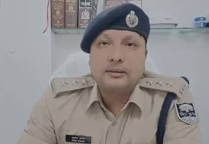 ताजिया निकलने के दौरान माहौल हुआ तनावपूर्ण, डीएसपी ने की शांतिपूर्ण तरीके से पर्व मनाने की अपील