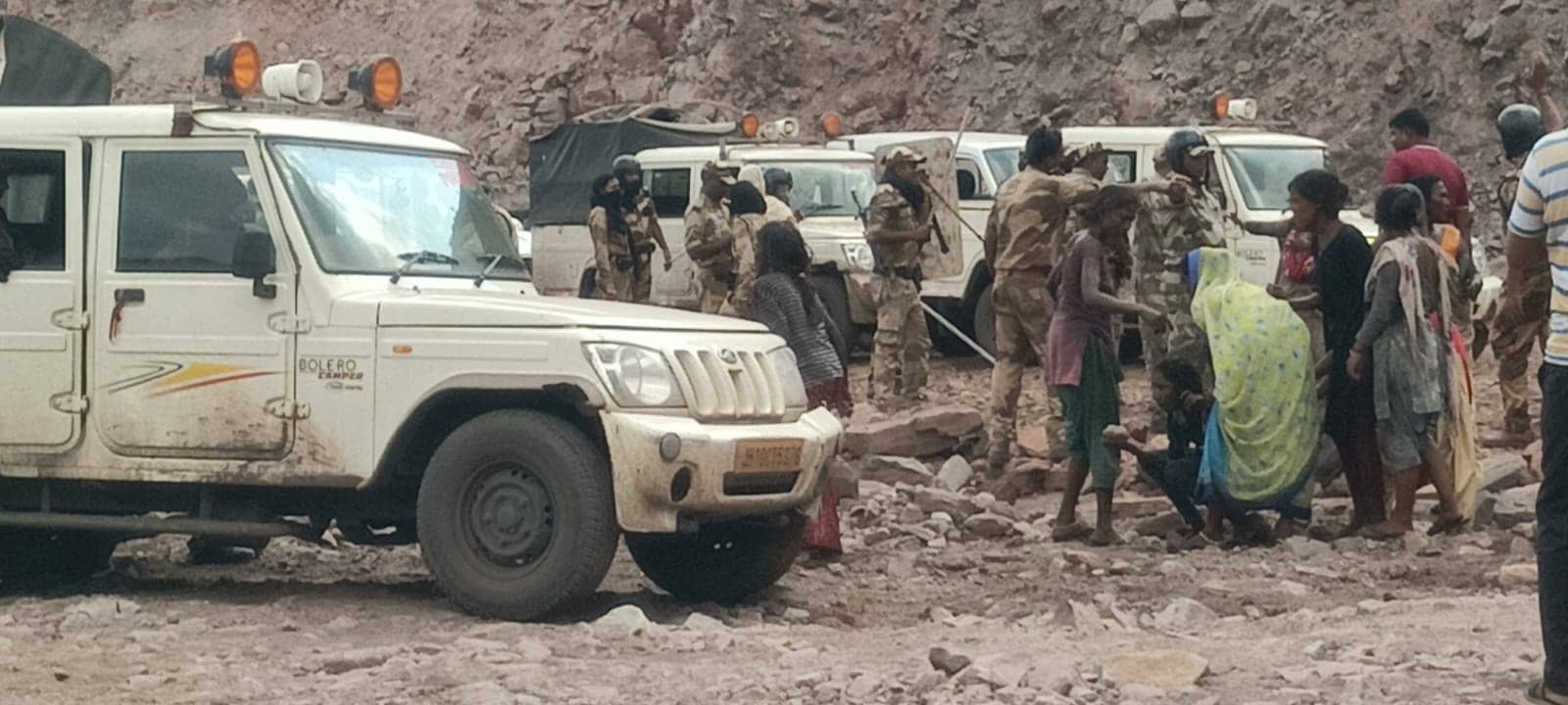 BIG BREAKING : झरिया के कुजामा में भिड़ंत के बाद सीआईएसएफ ने की आठ राउंड फायरिंग 