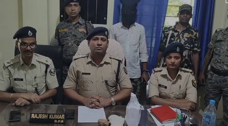 Bihar News : बीडीओ ऑफिस का शराबी नजीर गिरफ्तार, पिस्तौल और गोली के साथ पंहुचा था ड्यूटी बजाने ऑफिस
