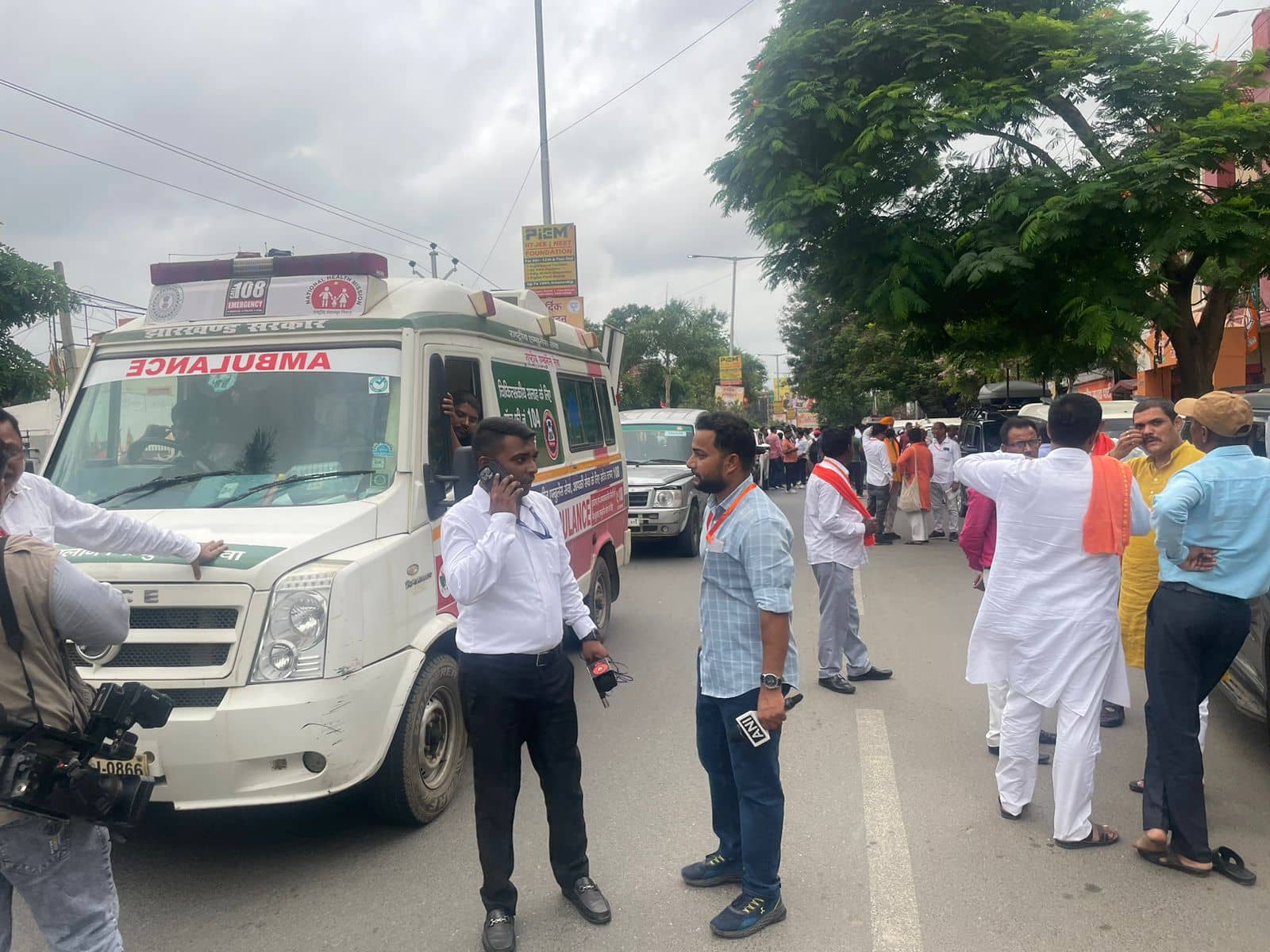 BREAKING : रांची में अमित शाह की सुरक्षा में बड़ी चूक, काफिले के बीच घुसा बाइक सवार