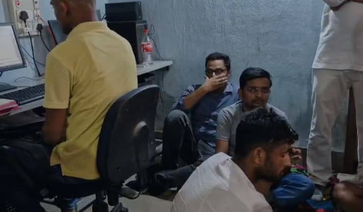 शिक्षक भर्ती परीक्षा में  दो फर्जी परीक्षार्थी को किया गया गिरफ्तार, पुलिस कर रही पूछताछ