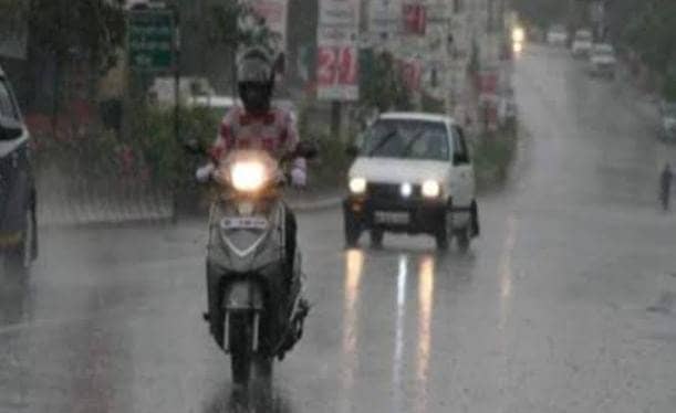 Weather Alert: बंगाल की खाड़ी में बने निम्म दबाव के वज़ह से झारखंड के ज्यादातर हिस्सों में अगले दो दिनों तक जोरदार बारिश के आसार, अलर्ट जारी