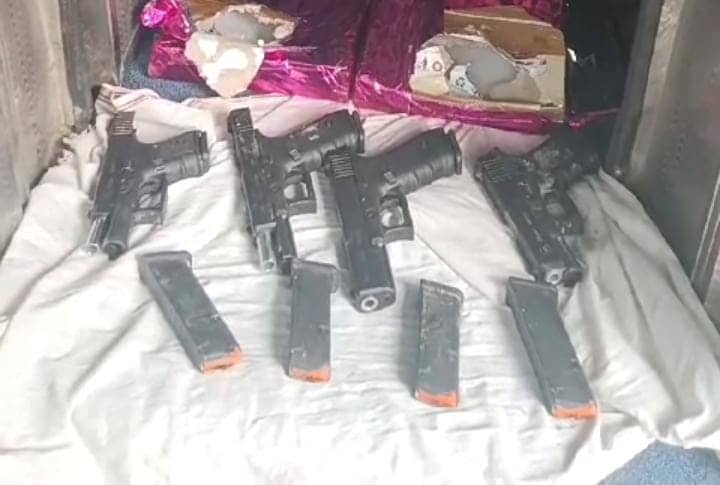 गोपालगंज पुलिस को मिली बड़ी सफलता! कुख्यात लॉरेंस बिश्नोई गैंग के दो सक्रिय सदस्य को किया गिरफ्तार, पूछताछ में हुआ ये खुलासा 