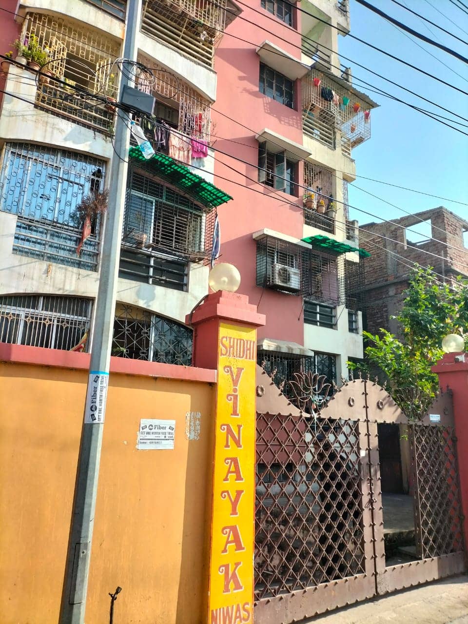 चार मंजिला से गिरकर निजी कंपनी के अधिकारी की संदेहास्पद मौत, जांच में जुटी पुलिस