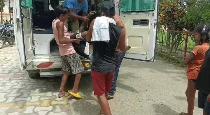 Bihar News:सांप काटने पर जिंदा सांप के साथ अस्पताल पहुंचा मजदूर, आधे इलाज के बाद ही हुआ फरार, पढें फिर क्या हुआ