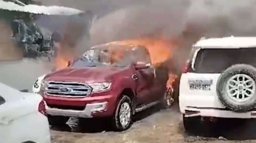 बिहार में कार सर्विस सेंटर में लगी आग, फायर ब्रिगेड की 12 गाड़ियां पहुंची, खाली कराए गए आसपास के इलाके