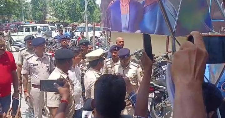 बिहार में अपराधियों का ताडंव जारी! बेखौफ बदमाशों ने तनिष्क शोरूम से लूटे करोड़ों के गहने, पढ़ें कैसे दिया घटना को अंजाम