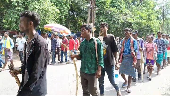 पाकुड़: नहीं थम रहा पुलिस और छात्रों के बीच विवाद, छात्रों ने रैली निकाल की नारेबाजी, पढ़ें पूरा मामला