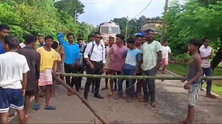 घाटशिला में गजराज का तांडव! हाथियों ने दो लोगों की ली जान, आक्रोशितों ने किया सड़क जाम