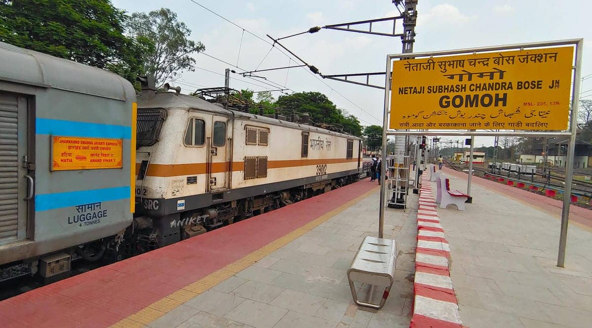 सरफिरों का नया आतंक: शनिवार को तेजस तो रविवार की देर शाम झारखंड स्वर्ण जयंती एक्सप्रेस पर पथराव