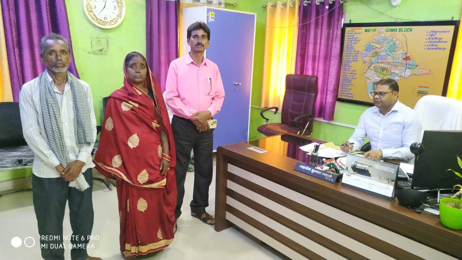 बोकारो:  आज भी जर्जर मकान में रहने को मजबूर हैं बुजुर्ग दंपति, आवास की मांग को लेकर पहुंचे बीडीओ कार्यालय, मिला ये आश्वासन 