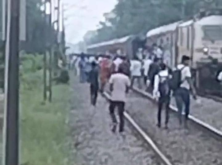 Bihar News:समस्तीपुर में बड़ा रेल हादसा, दो हिस्सों में बंटी बिहार संपर्क क्रांति एक्सप्रेस,पढें वजह