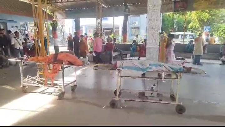 Breaking News:वैशाली में भीषण सड़क हादसा! ट्रक और टेंपो की टक्कर  में एक ही परिवार के चार लोगों की मौत