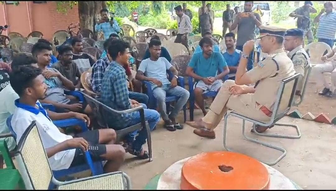 दुमका: पाकुड़ पुलिस और छात्रों में हुई हिंसक झड़प मामले में डीआईजी ने की जांच, थाना प्रभारी और एसआई निलंबित, कई सवाल अनुत्तरित