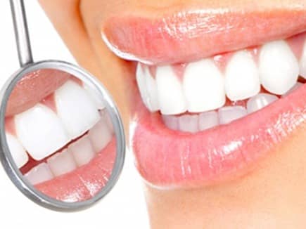 Teeth Care : इस आसान टिप्स का करें इस्तेमाल, मोतियों जैसे चमक उठेंगे आपके पीले दांत