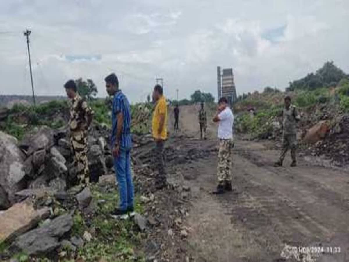 DHANBAD: बरोरा के जरलाही  पैच पहुंची पुलिस, अवैध मुहानों को कराया बंद