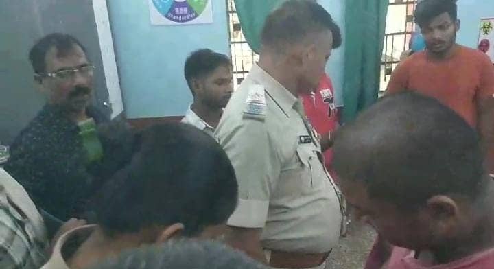 कैमूर में सामने आया पुलिस का आमानवीय चेहरा! 112 डायल वाहन ने बुजुर्ग को रौंदा,अस्पताल में छोड़कर फरार हुई पुलिस