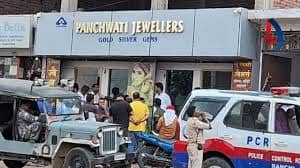 पुलिस की बड़ी कार्रवाई: रांची, जमशेदपुर, गुमला के ज्वेलरी दुकानों में हुई डकैती व गोलीबारी का खुलासा, सभी चोर एक ही गिरोह के, 4 गिरफ्तार