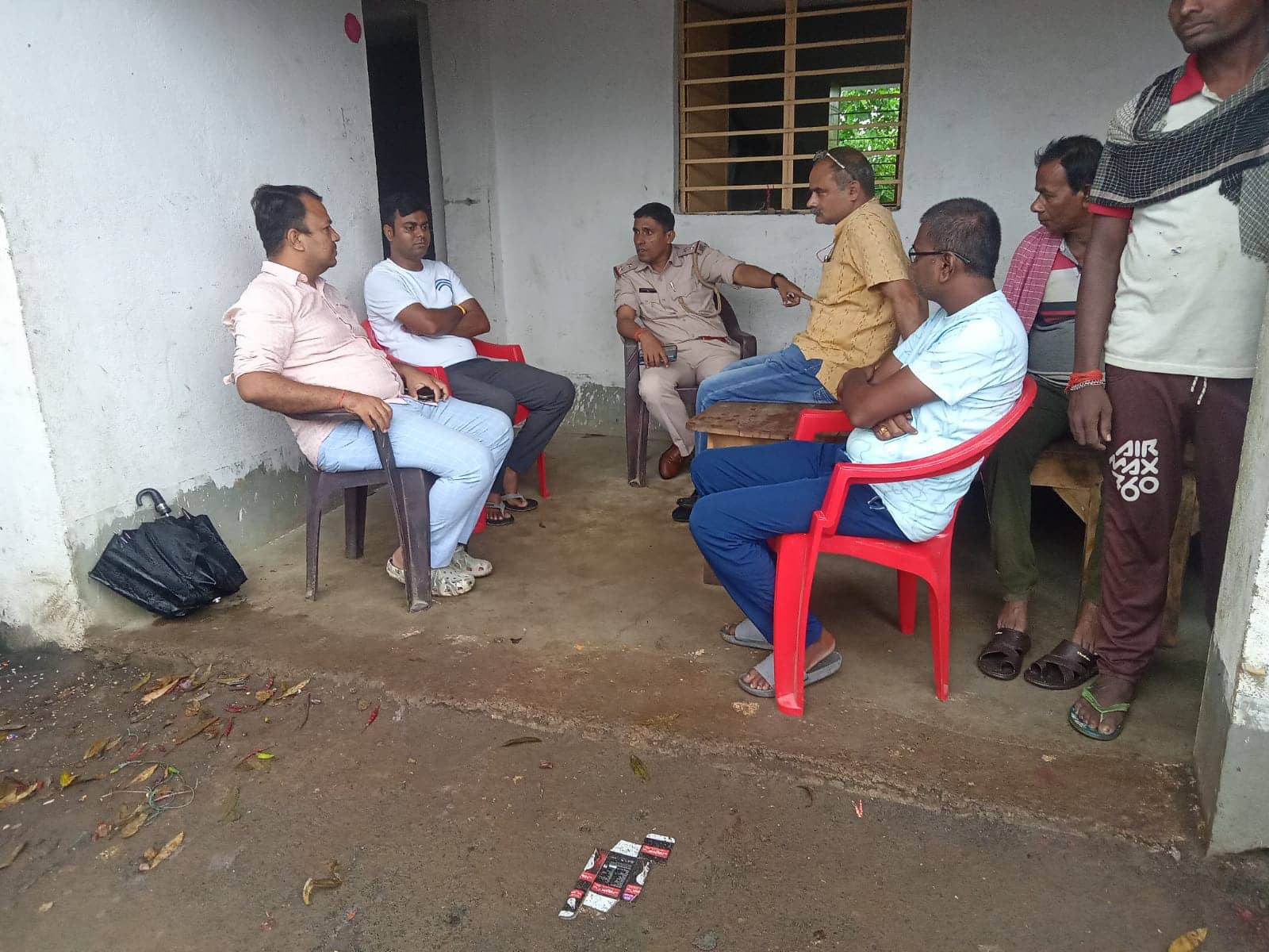 दुमका: क्रशर प्लांट कार्यालय में दिन दहाड़े लूट, नकाबपोश अपराधियों ने हथियार के बल पर डेढ़ लाख रुपए लूटे